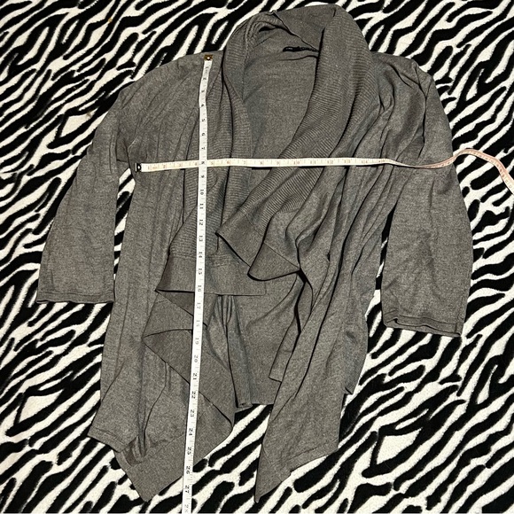 Macy’s cable & gauge flowy 3/4 sleeve cardigan in grey. Size Medium/M. - Picture 3 of 6